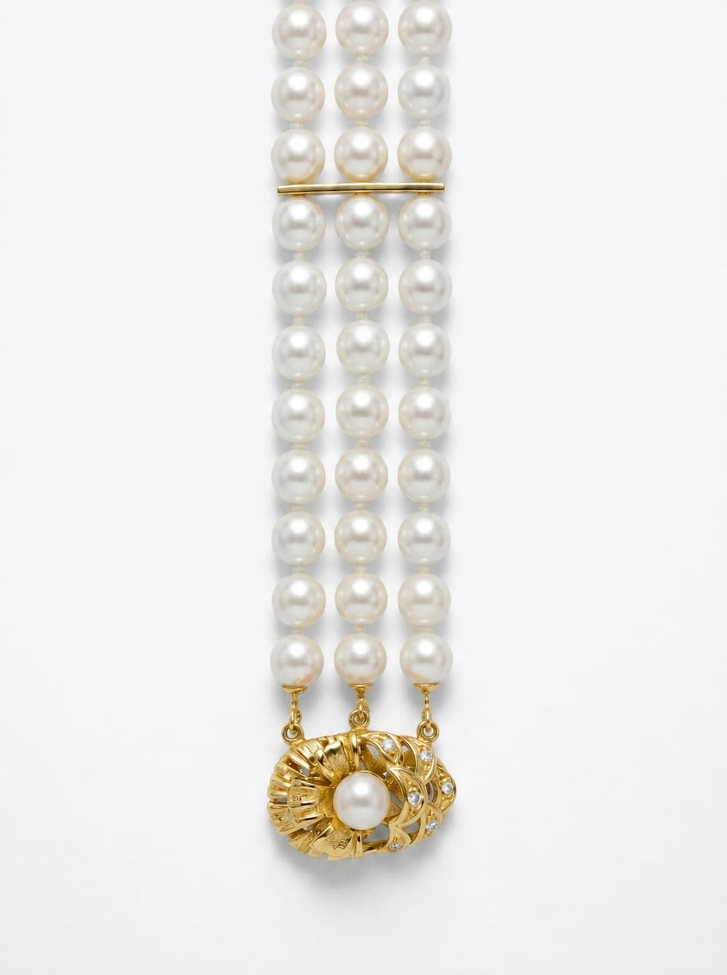 detalle de brazalete de perlas abierto