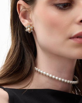 model amb gargantilla perles