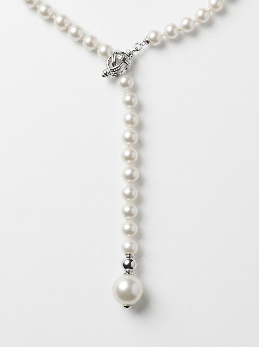detall collaret perles amb centre de plata