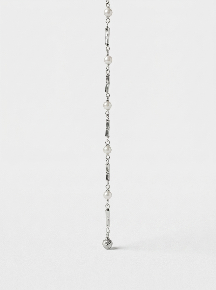 detall collaret llarg en cadena de plata 