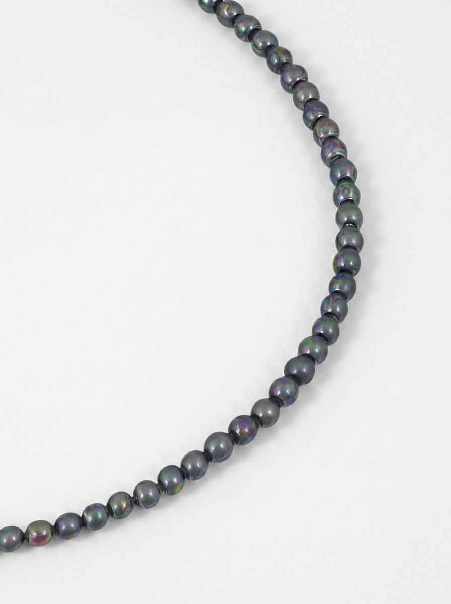 Ras-de-cou de petites perles noires