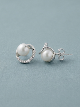 Silver stud earrings with cubic zirconia and pearls, ideal for weddings