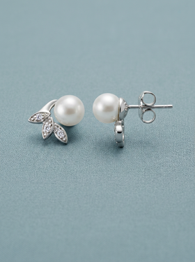 Flower-shaped pearl and cubic zirconia earrings