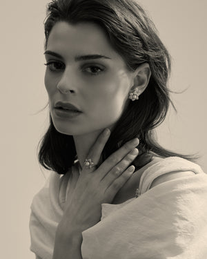 model amb conjunt vintage
