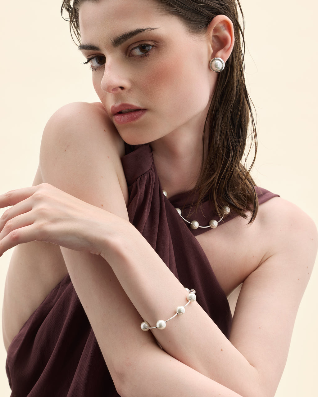 Model wearing a pearl jewellery set