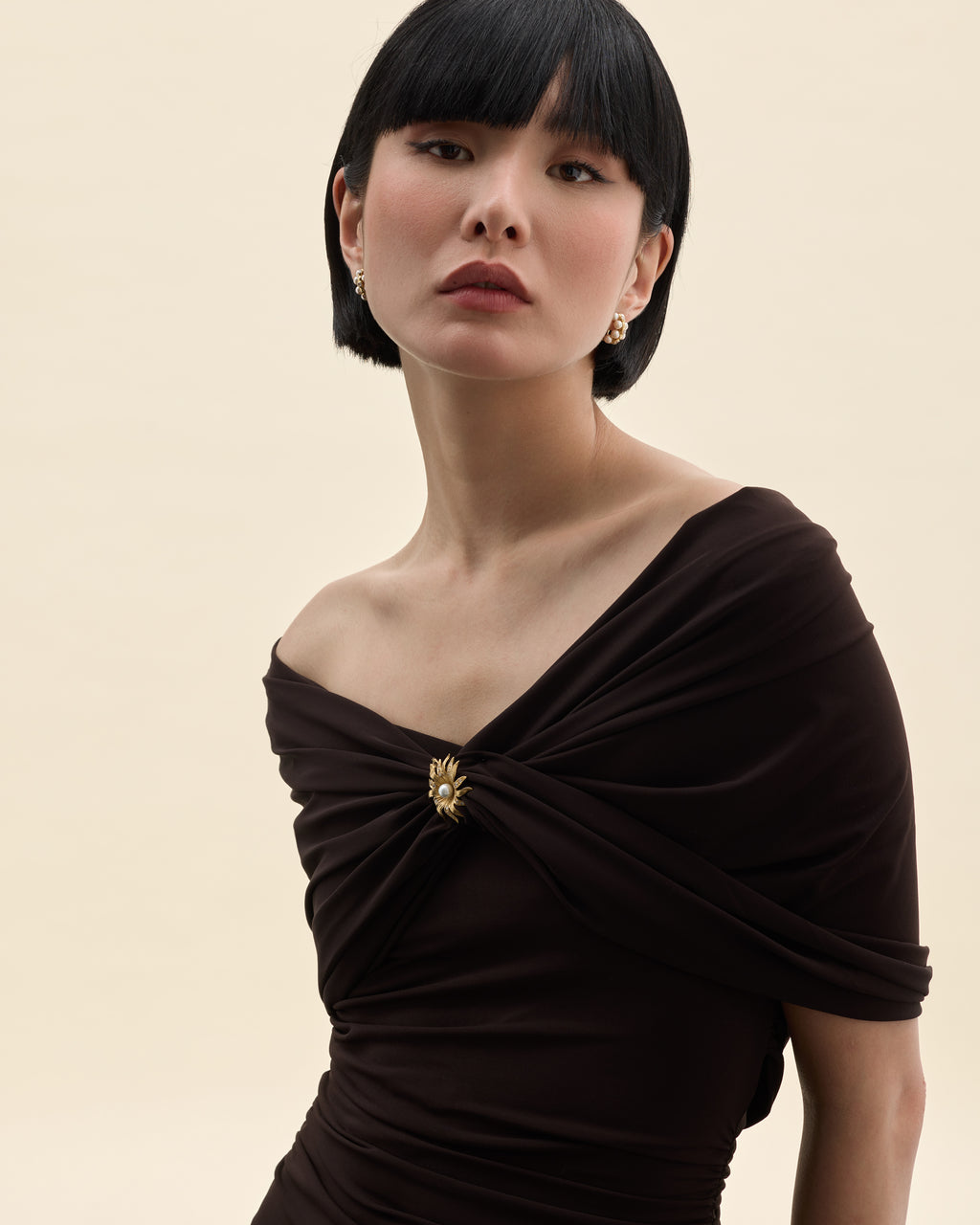 Model wearing Mallorca pearl earrings and brooch