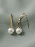 Boucles d'oreilles pendantes en or avec perle blanche