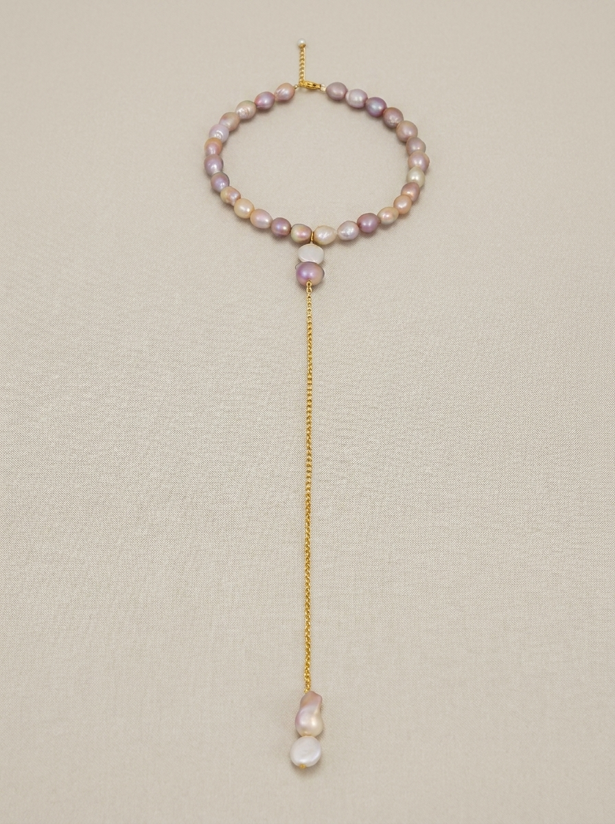 Cultured pearl necklace with a gold chain
