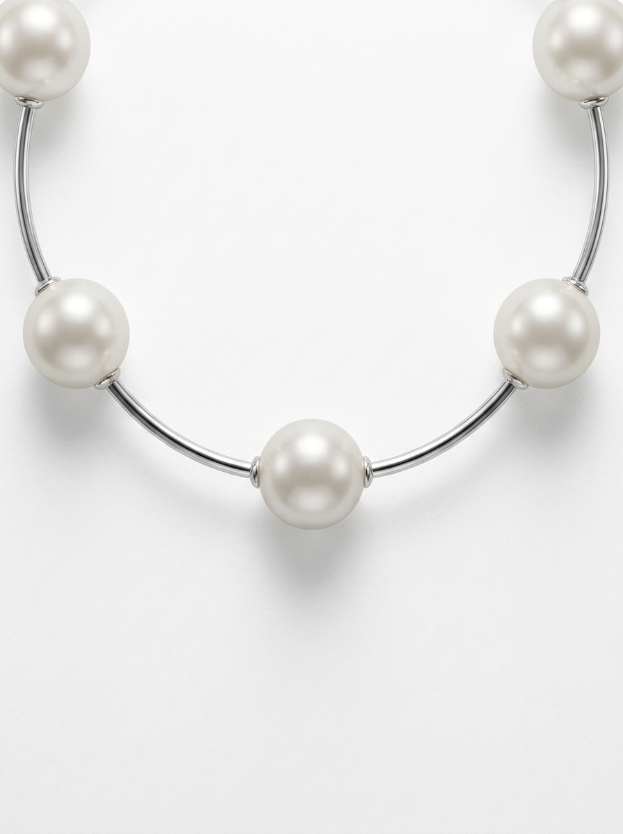 Détail d'un bracelet en argent et perles