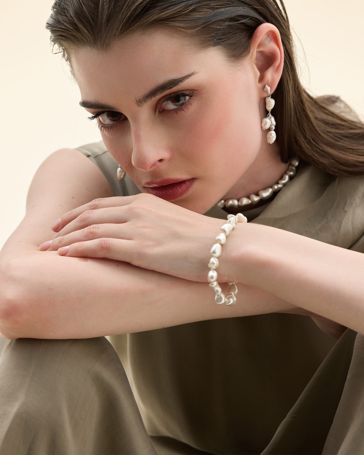 Set aus Armband, Ohrringen und Halskette aus Perlmutt