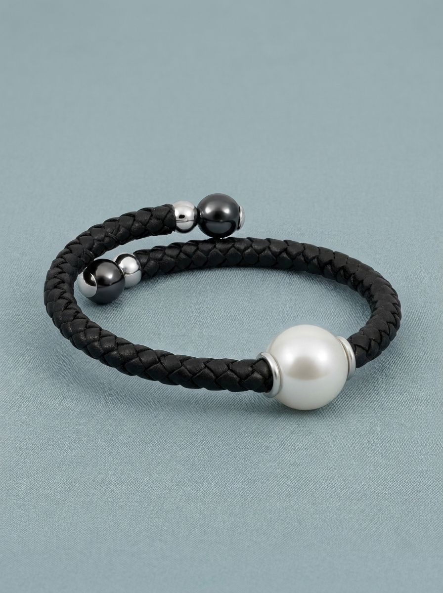 Adjustable black leather bracelet