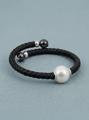 Verstellbares Armband aus schwarzem Leder