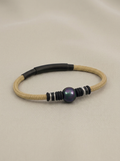 Maritimes Armband mit beiger Kordel und schwarzer Perle