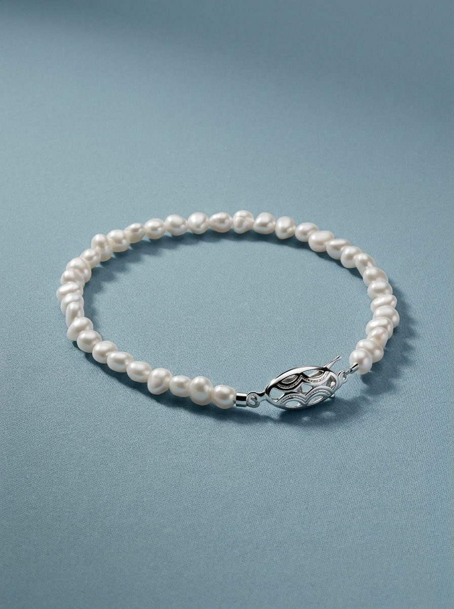 Detalle de pulsera con perla barroca