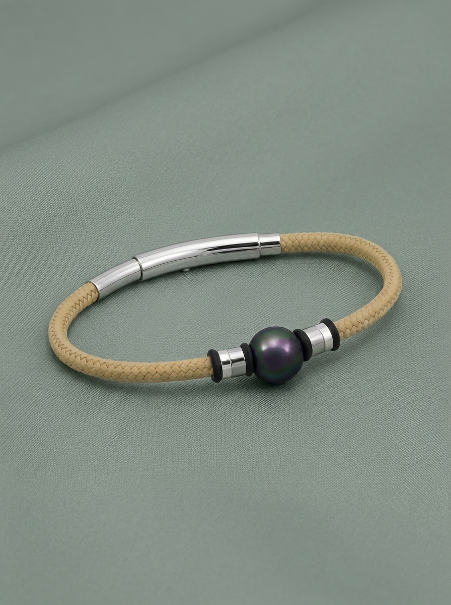Armband aus beiger Kordel und schwarzer Perle
