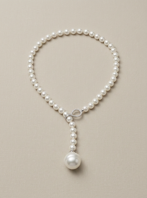 collar de perlas blancas ajustable y cierre de circonitas 