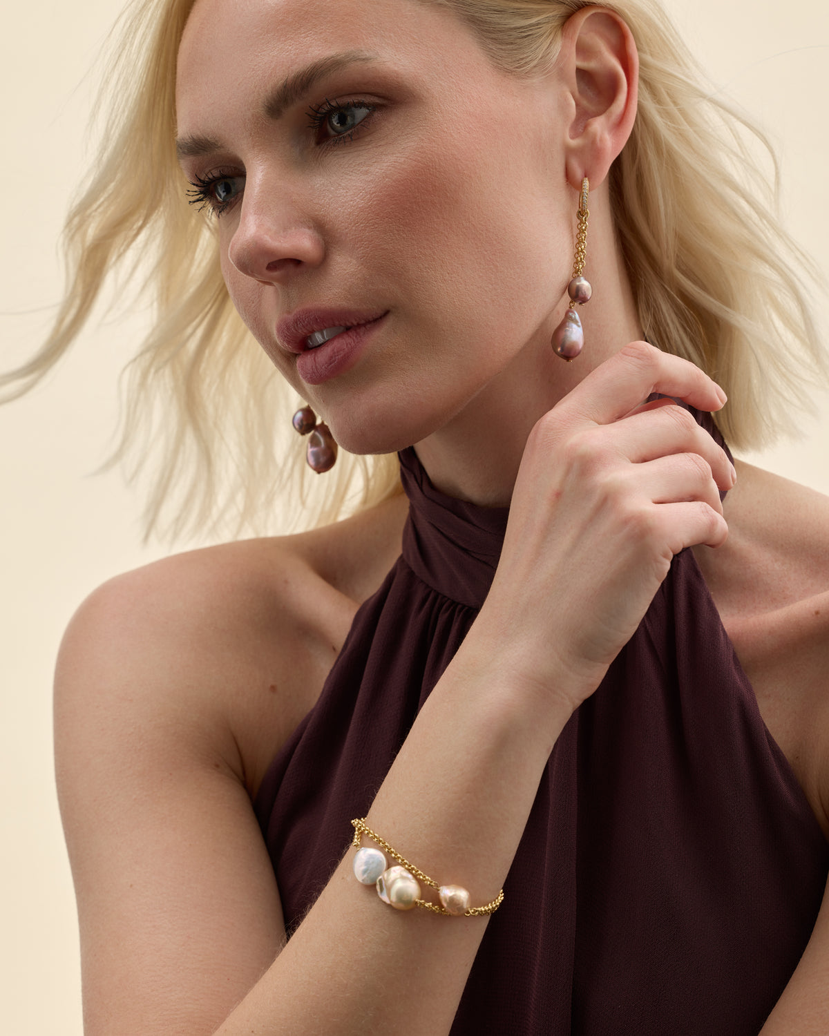 Parure bracelet et boucles d'oreilles chaîne dorée