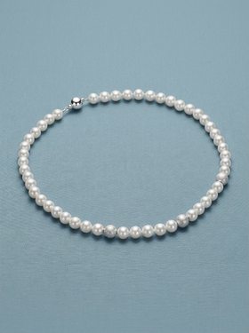 Collier de perles blanches de Majorque avec sphère en argent