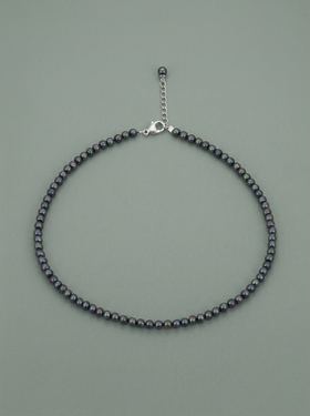 collar de perlas pequeñas negras 