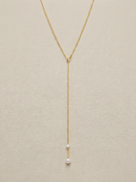 Collier long chaîne dorée avec perles
