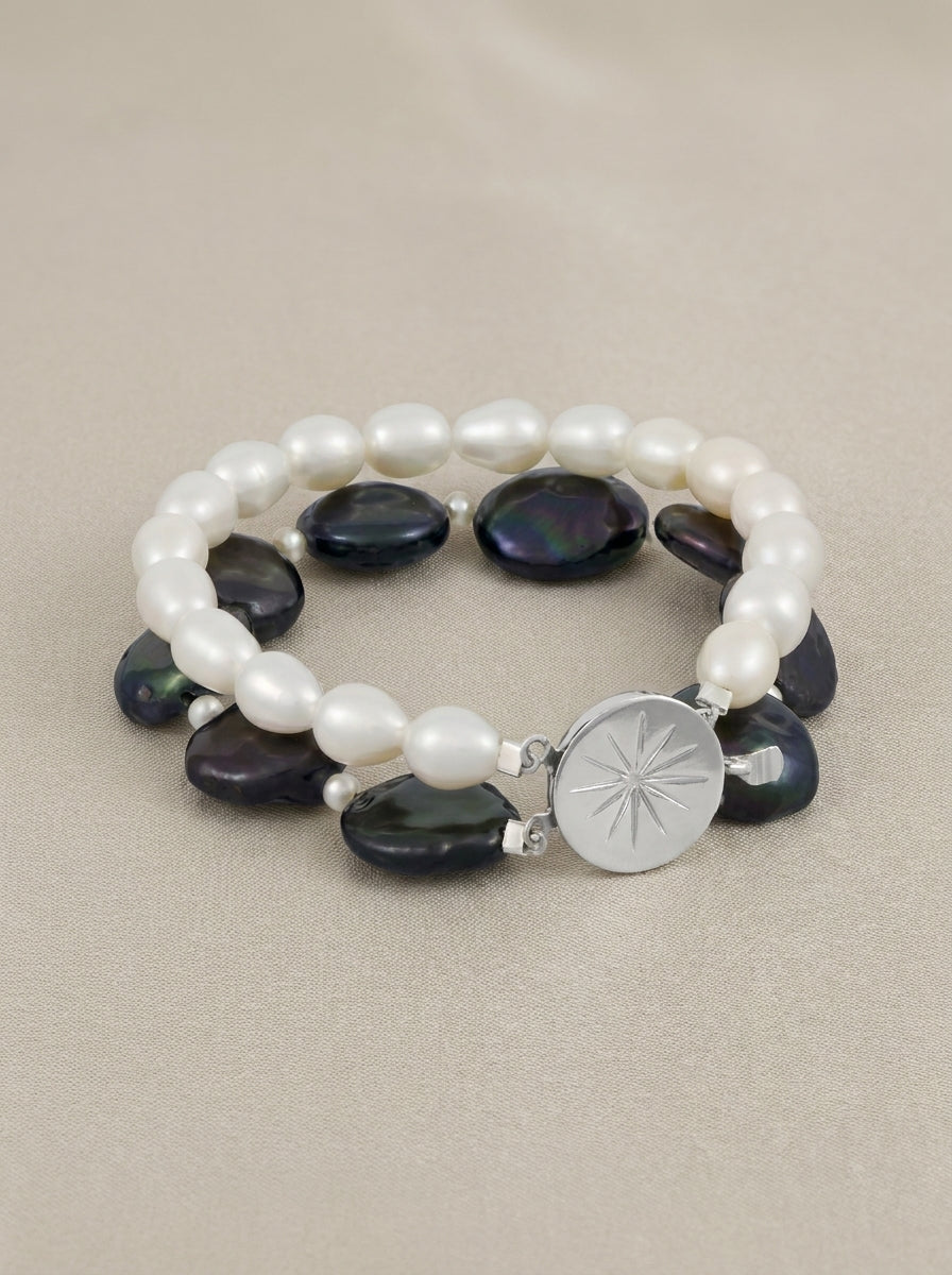 Armband mit flacher Zuchtperle und weißer Perle