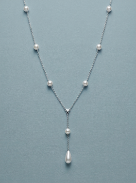 collaret de perles esfèriques i perles de llàgrima, amb cadena de plata 