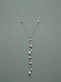 Collier chaîne en argent avec perles blanches