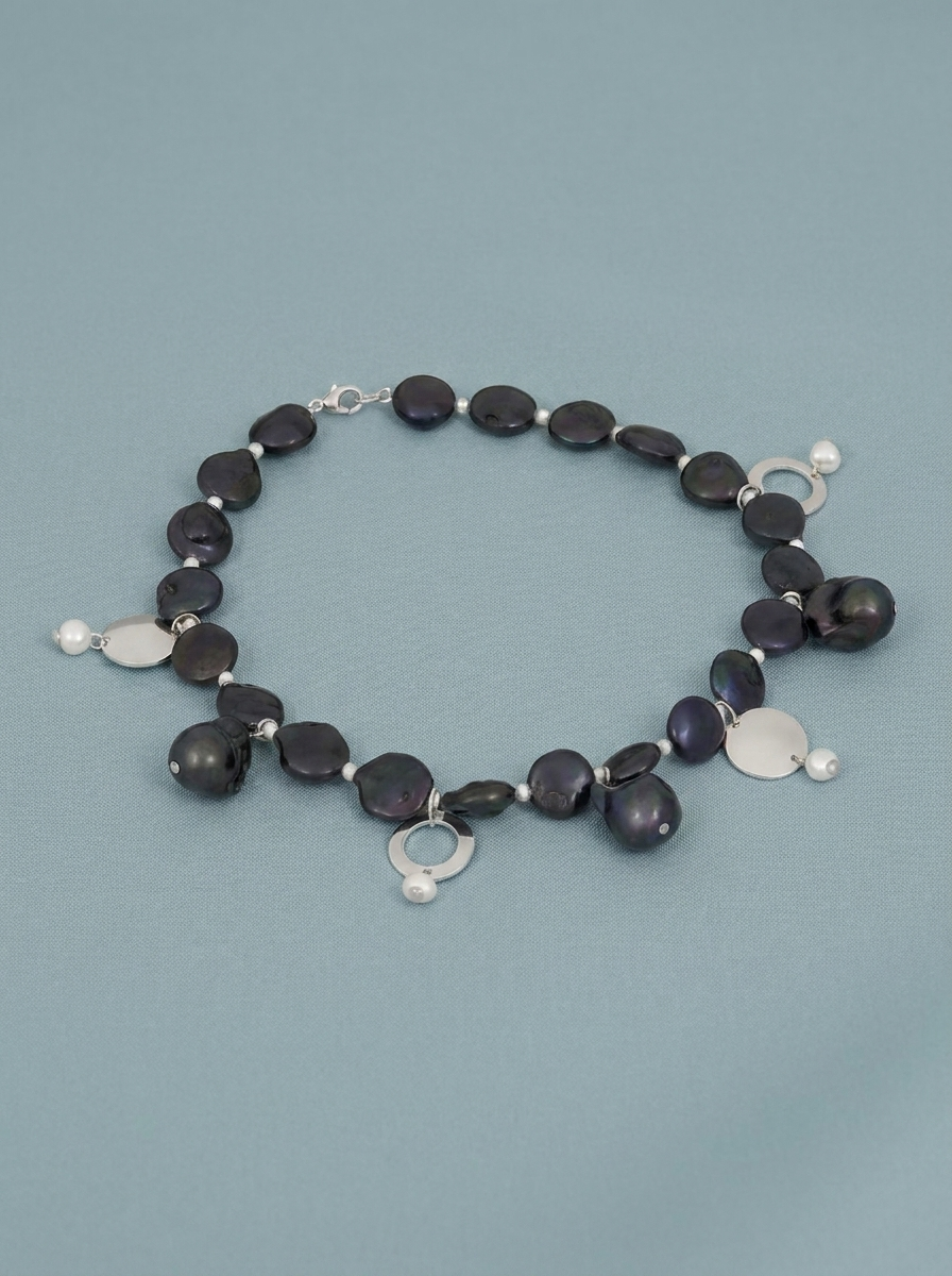 collaret de perles cultivades negres i blanques