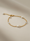 Pearl bracelet with a gold chain