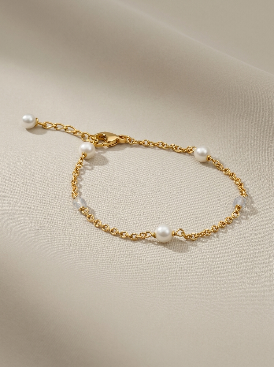 Pearl bracelet with a gold chain