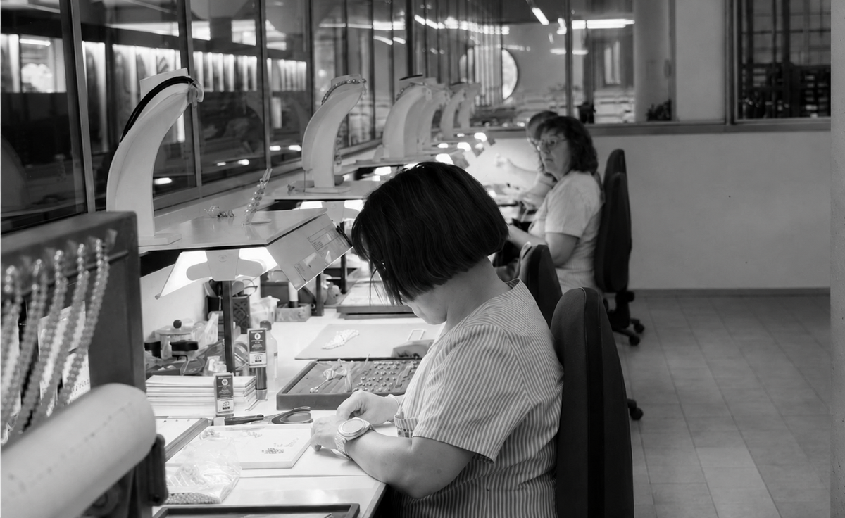 Employees at the Orquídea factory