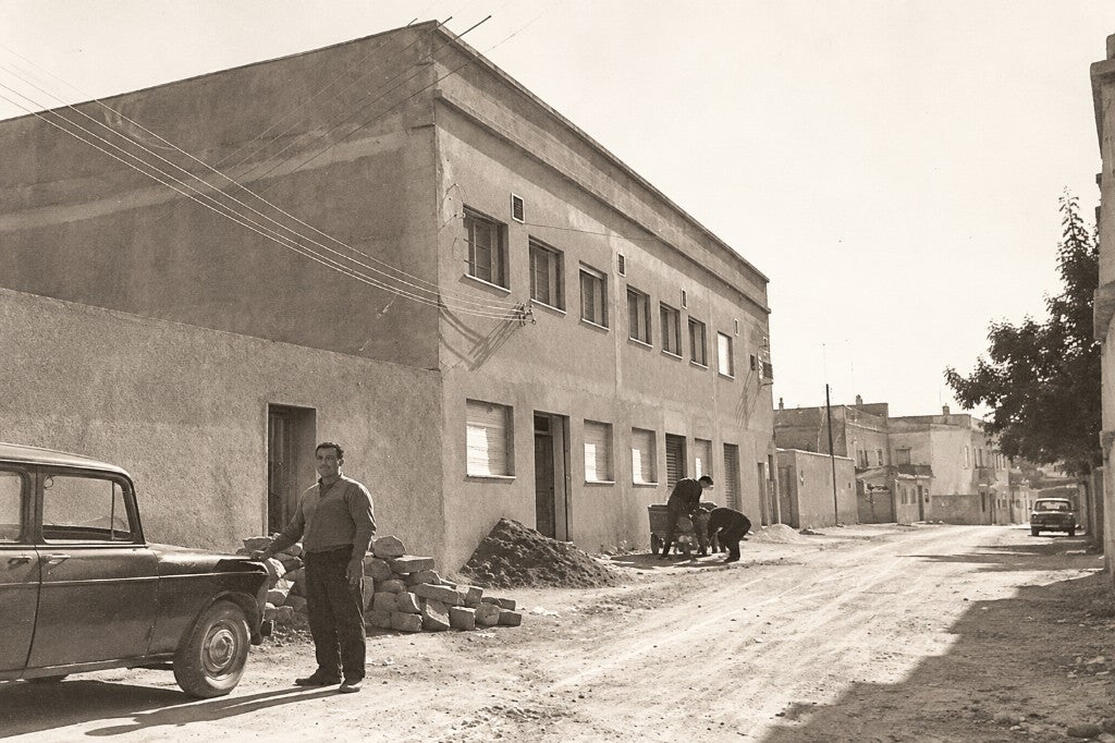 Obrir les finestres al món — fàbrica Perlas Orquídea