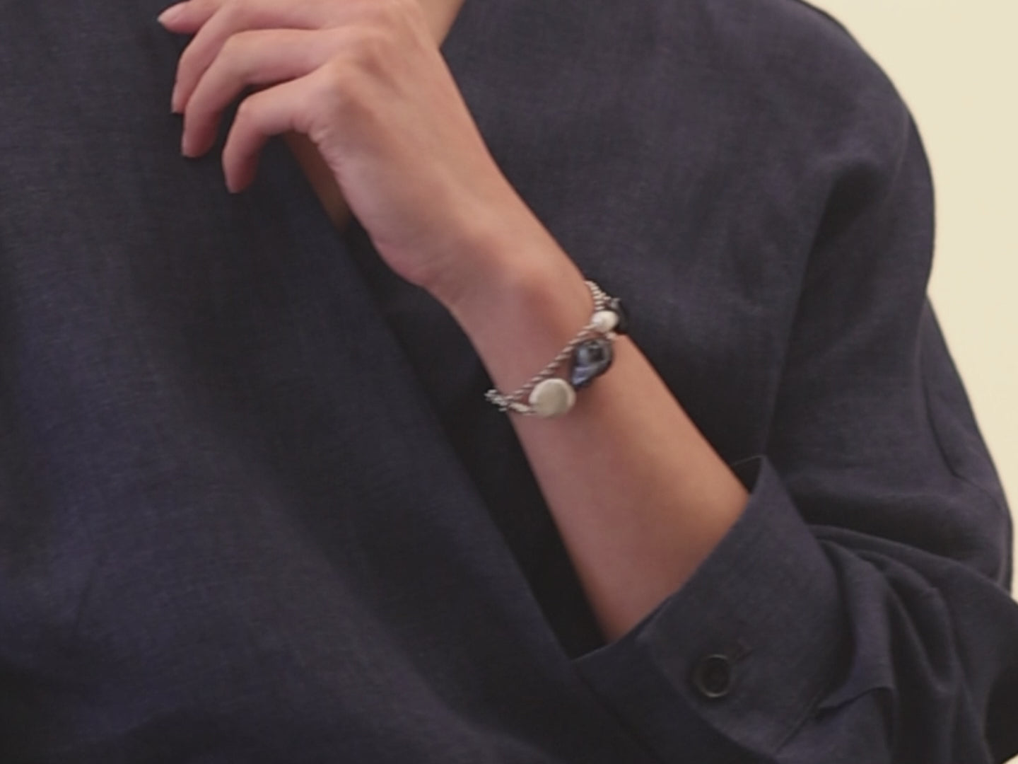 video de pulsera con perlas